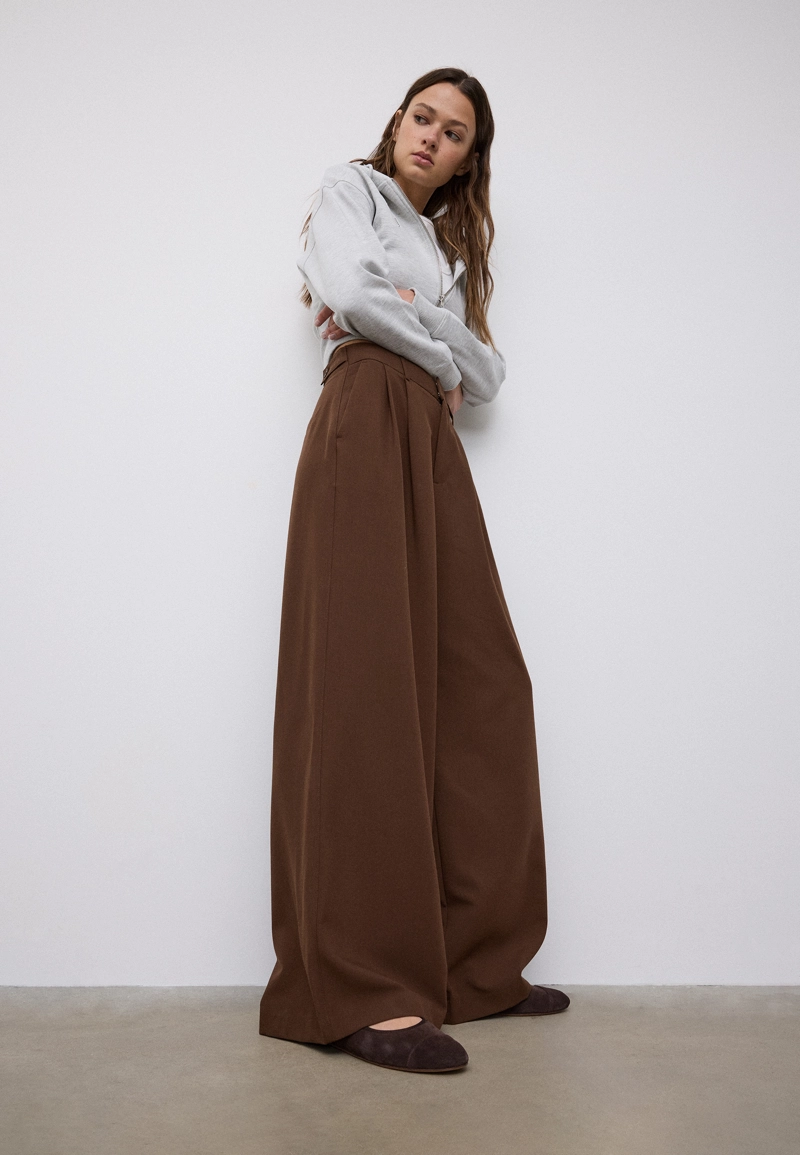 Регулируемые брюки очень широкого кроя