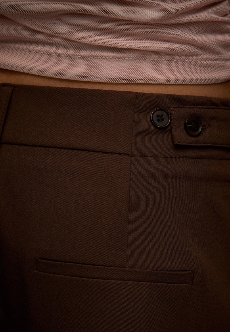 Регулируемые брюки очень широкого кроя