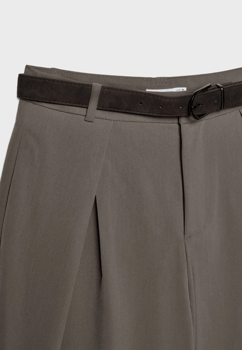 Брюки с макси-защипами и поясом