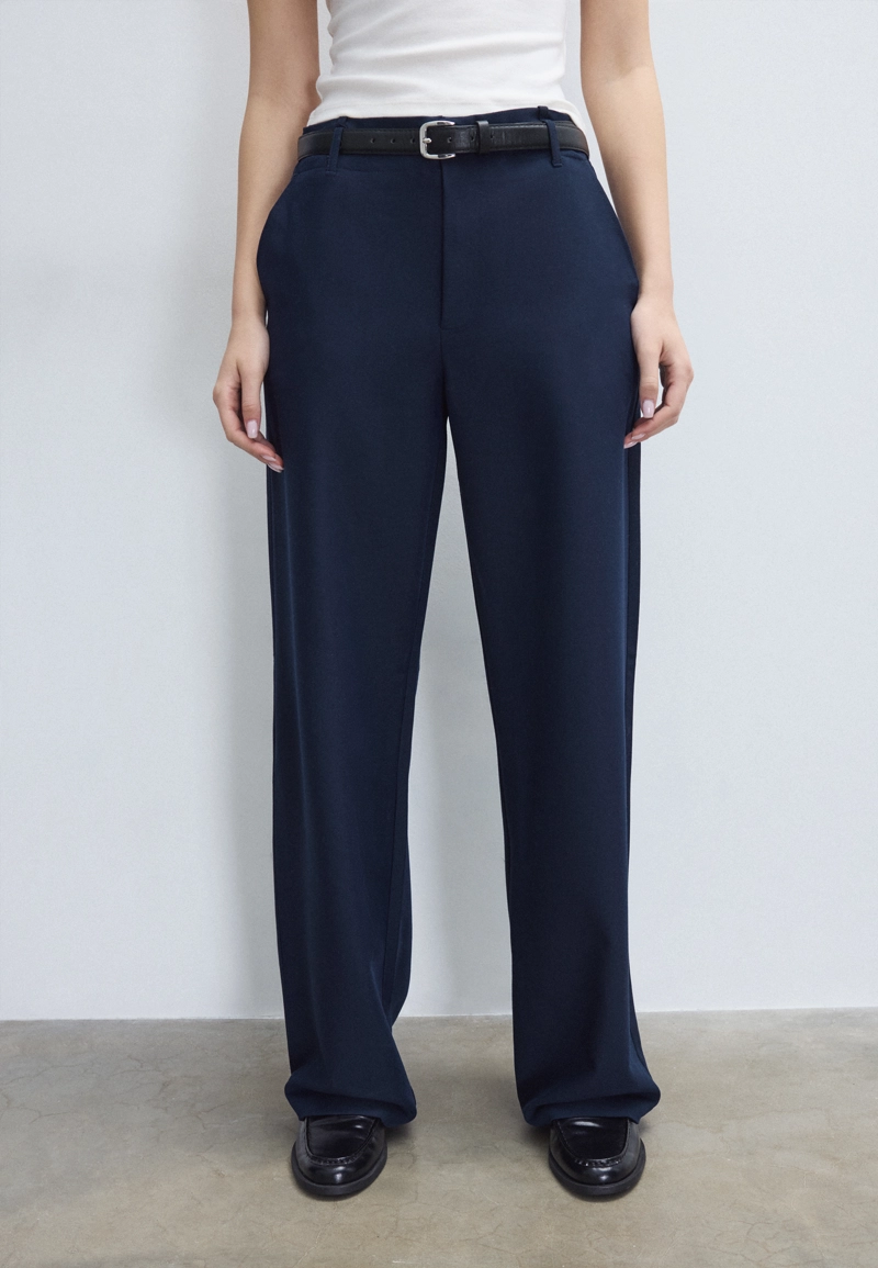 Прямые струящиеся брюки с поясом