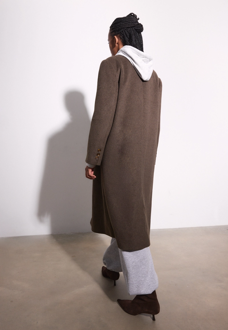 Длинное двубортное пальто оверсайз