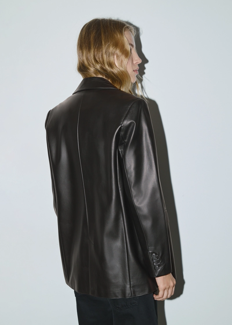 Пиджак классического кроя из искусственной кожи