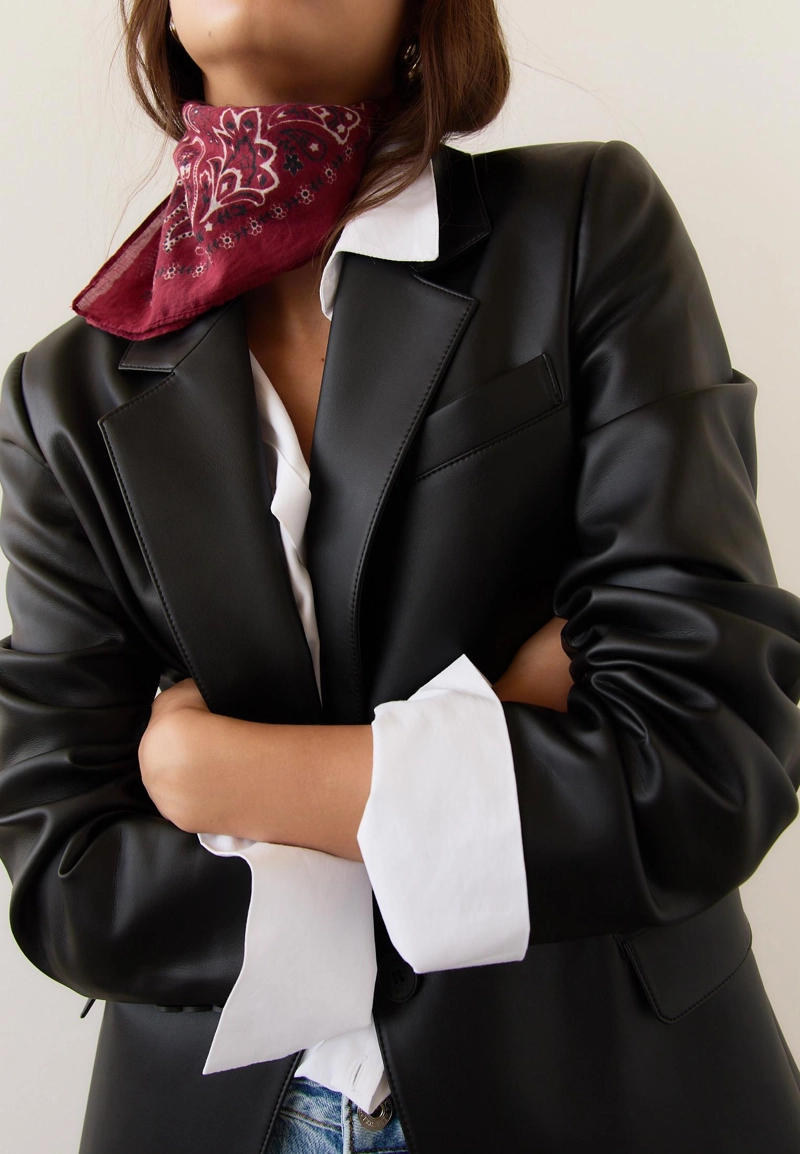 Пиджак классического кроя из искусственной кожи