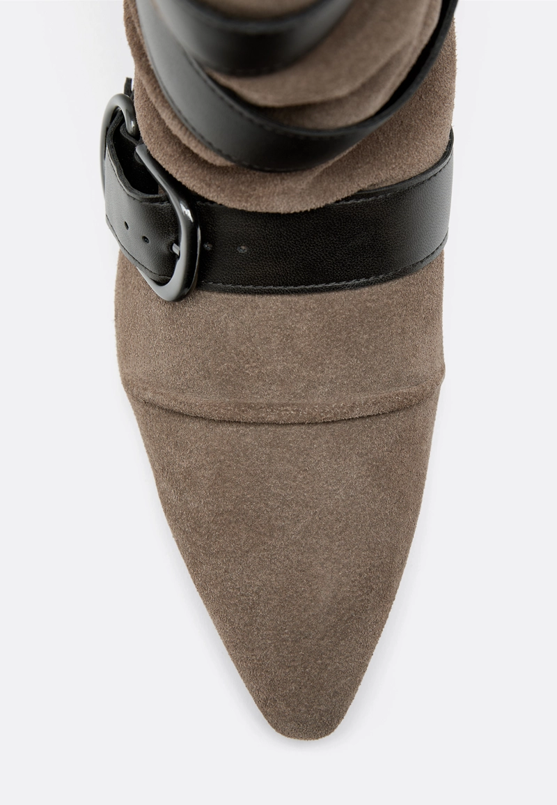 Кожаные ботильоны на среднем тонком каблуке с ремешками