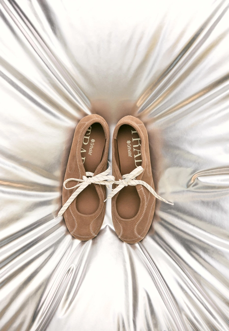 Кожаные балетки со шнуровкой
