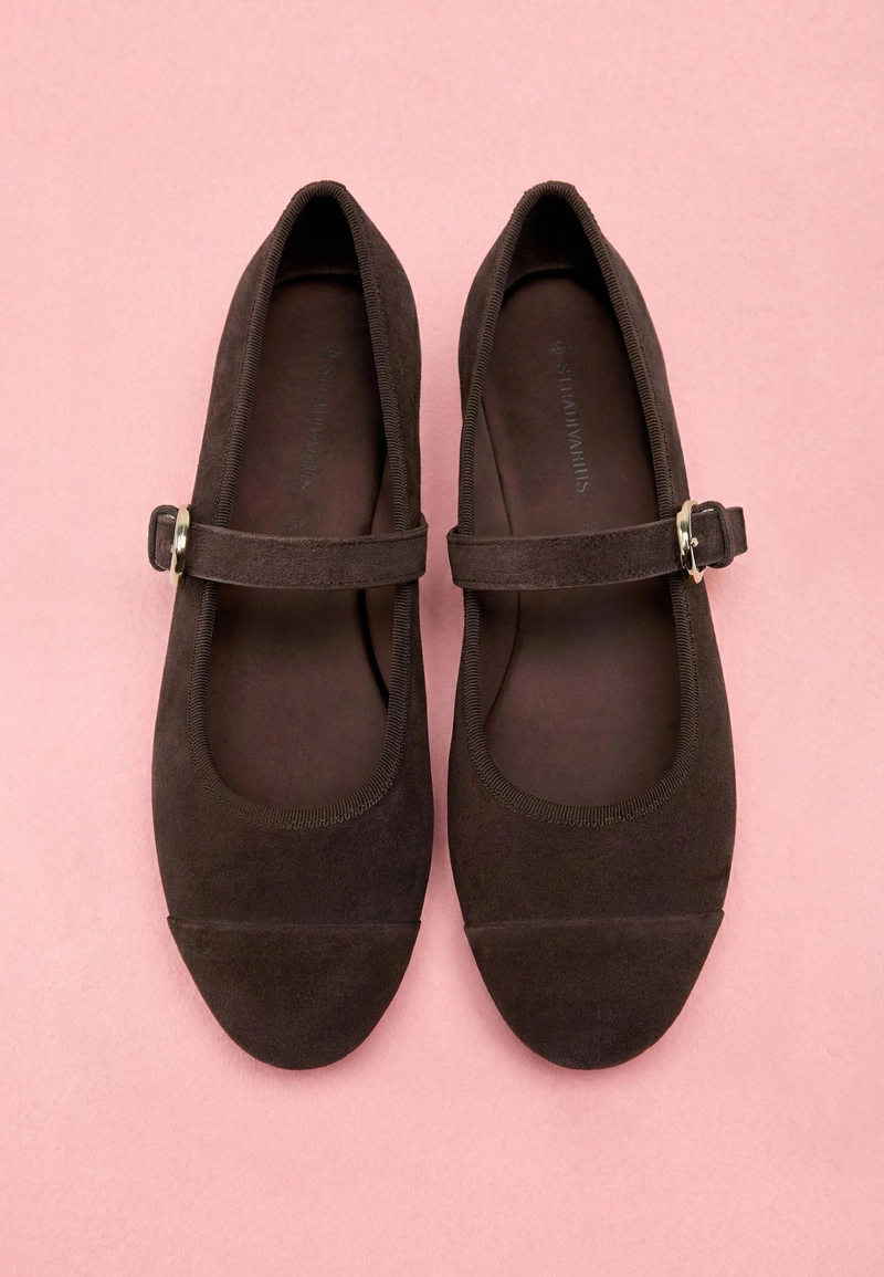 Кожаные балетки с носом