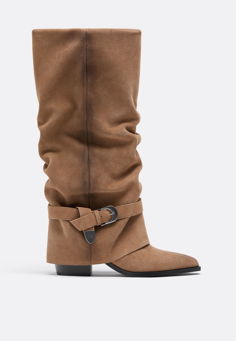 Кожаные сапоги-ботфорты на каблуке