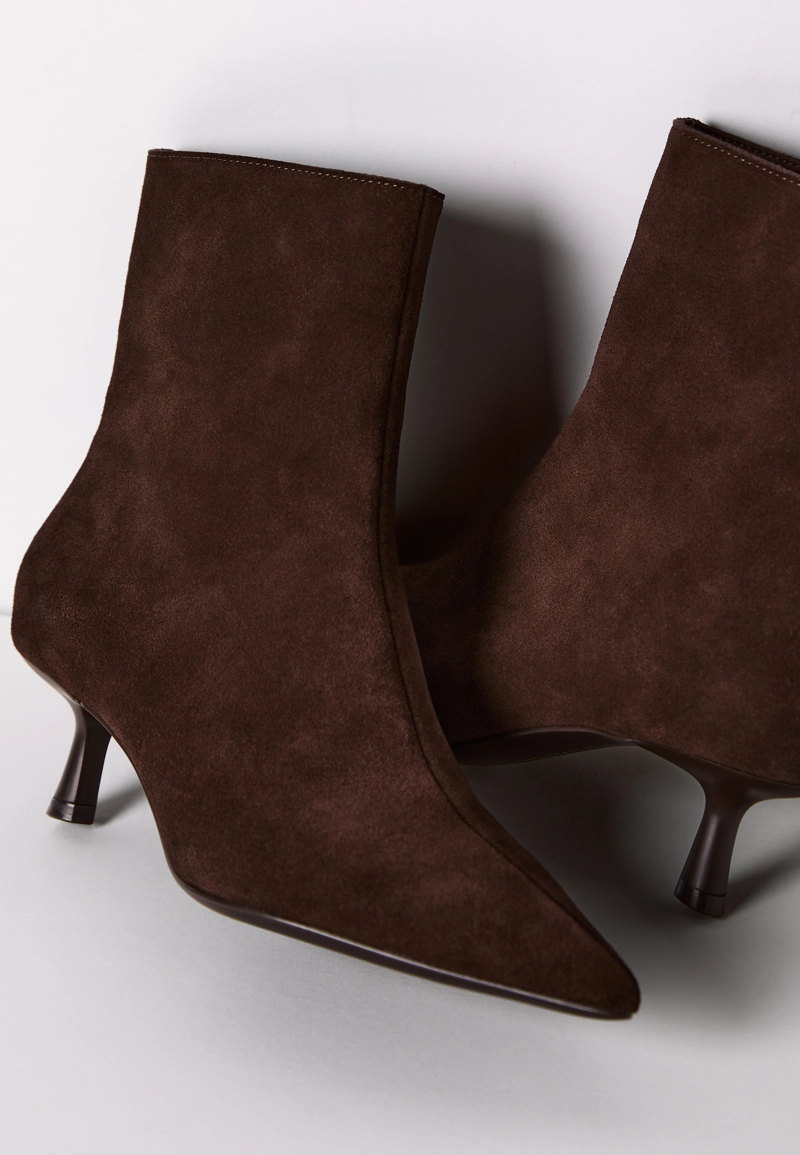 Кожаные ботильоны на шпильке