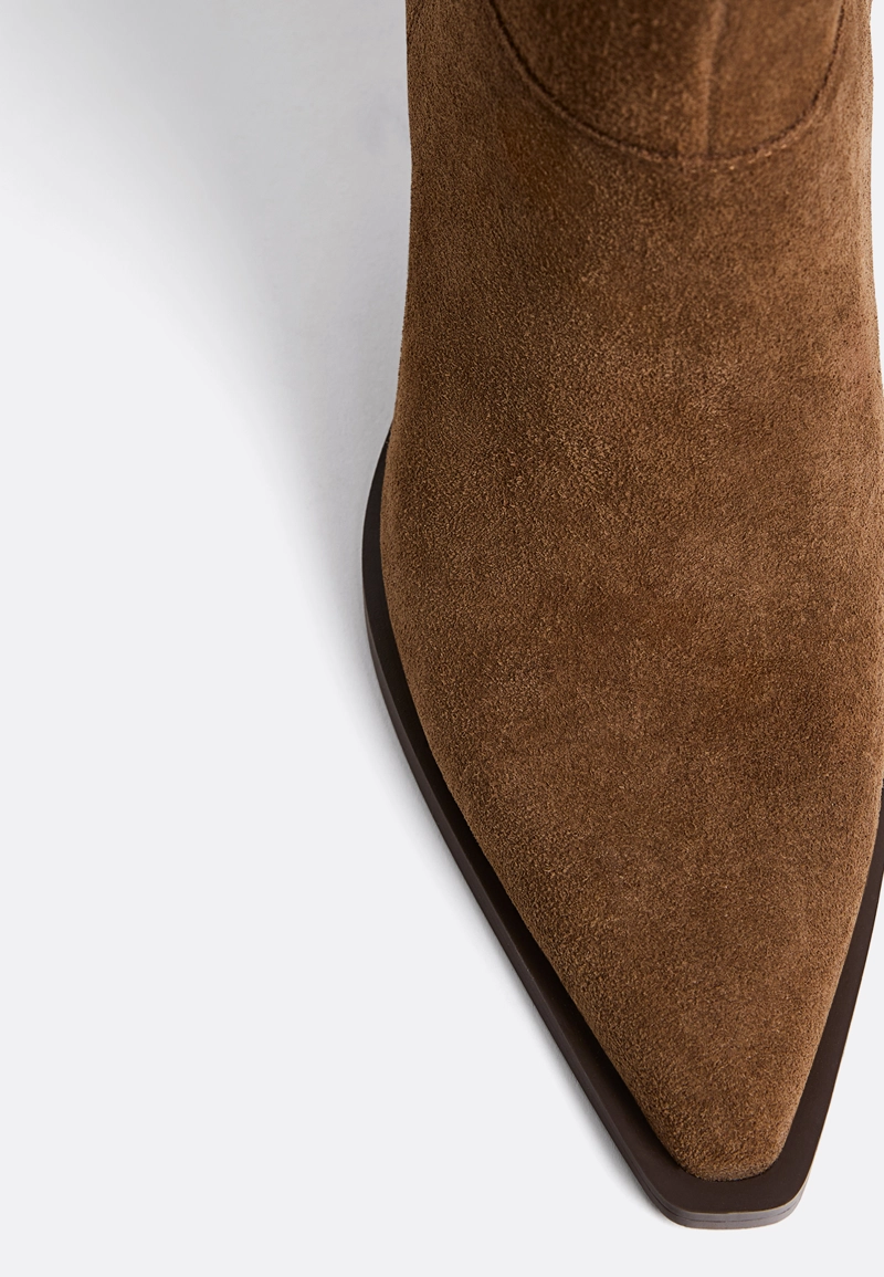 Кожаные ботильоны в ковбойском стиле