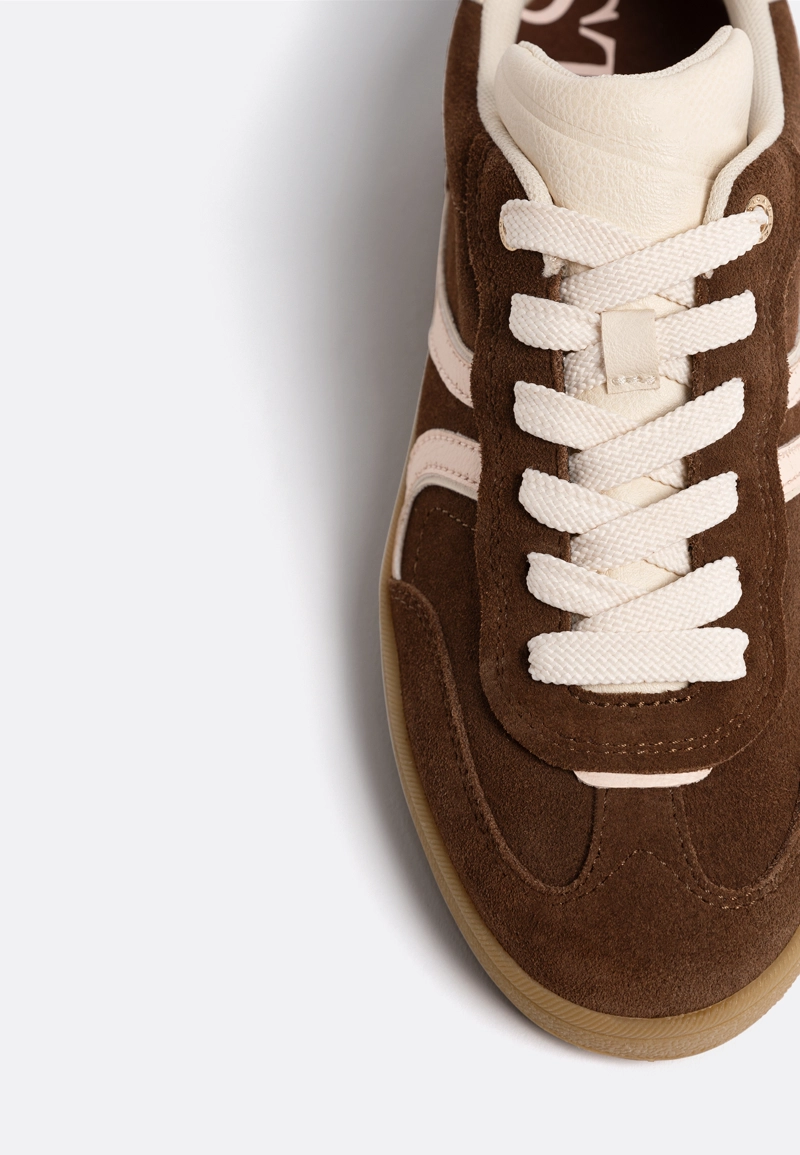 Повседневные кроссовки из кожа