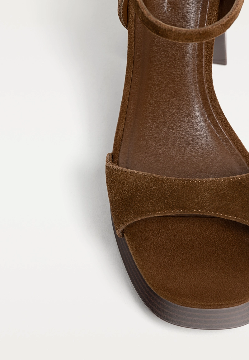 Кожаные босоножки на платформе