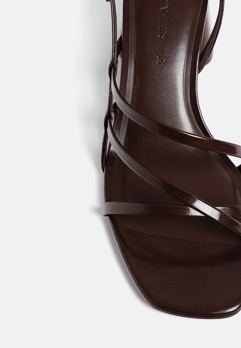 Босоножки на широком каблуке с ремешками