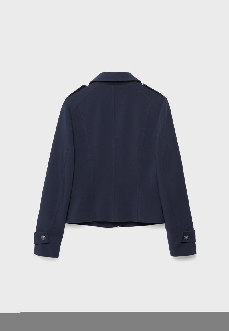 Приталенный пиджак с пуговицами с гравировкой