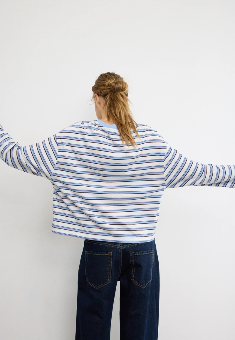 Полосатая футболка оверсайз с длинными рукавами