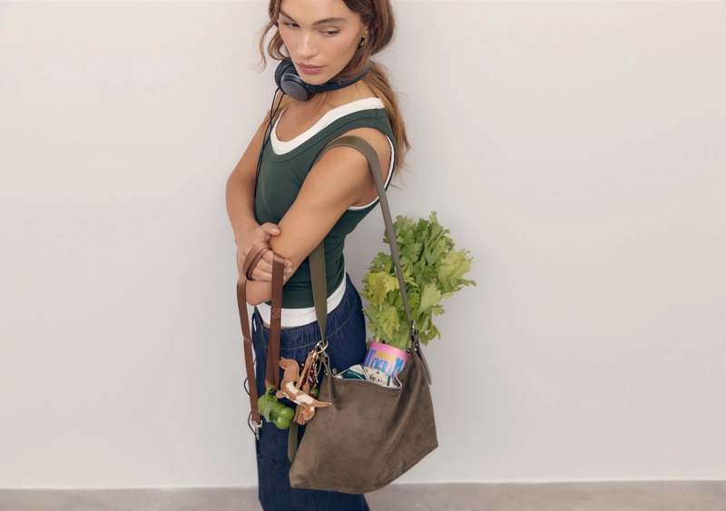 Брелок-подвеска в виде собаки и цветка