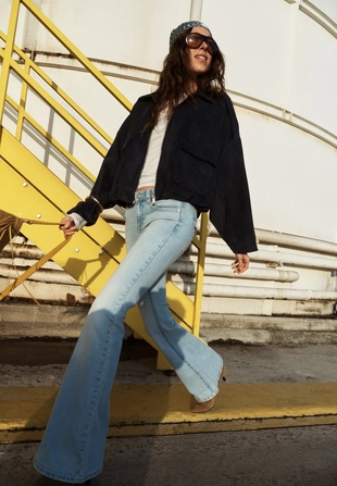 D04 джинсы клеш с низкой посадкой- Заказать в России