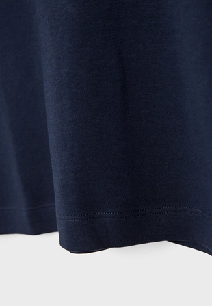 Базовая футболка классического кроя из плотного материала- Заказать в России