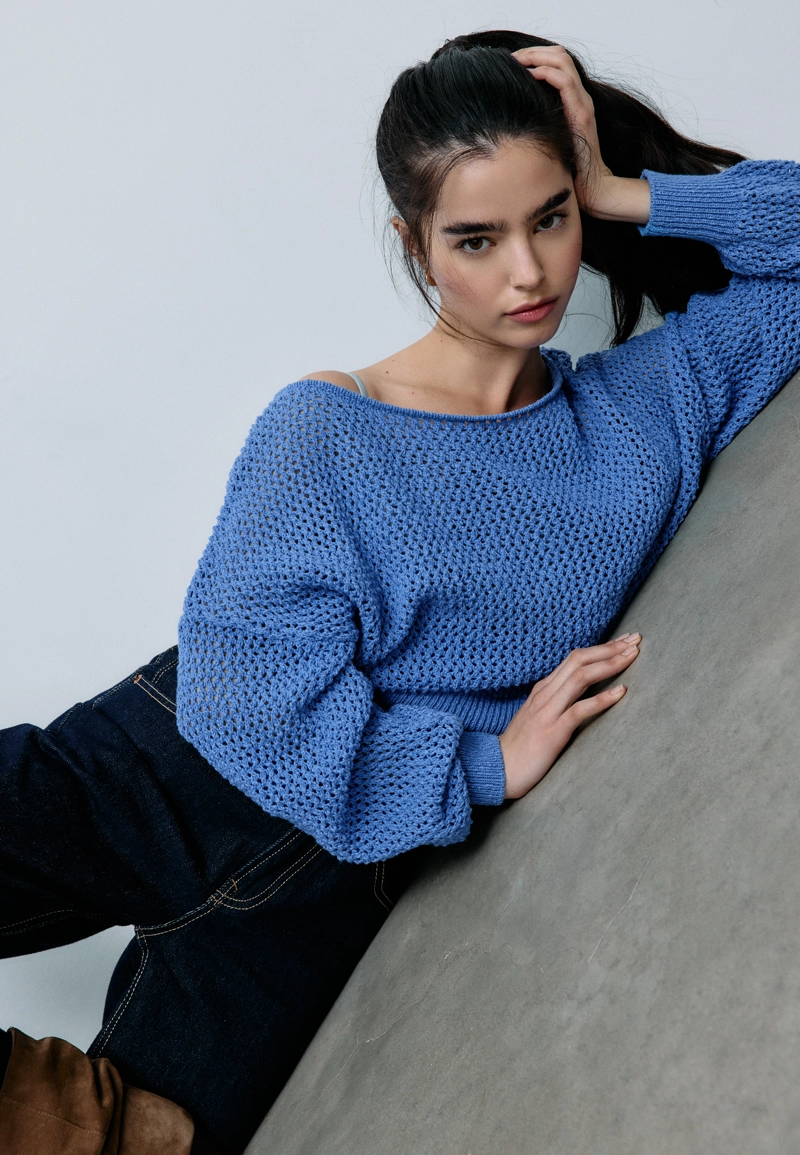 Вязаный джемпер в сетку с вырезом-лодочкой