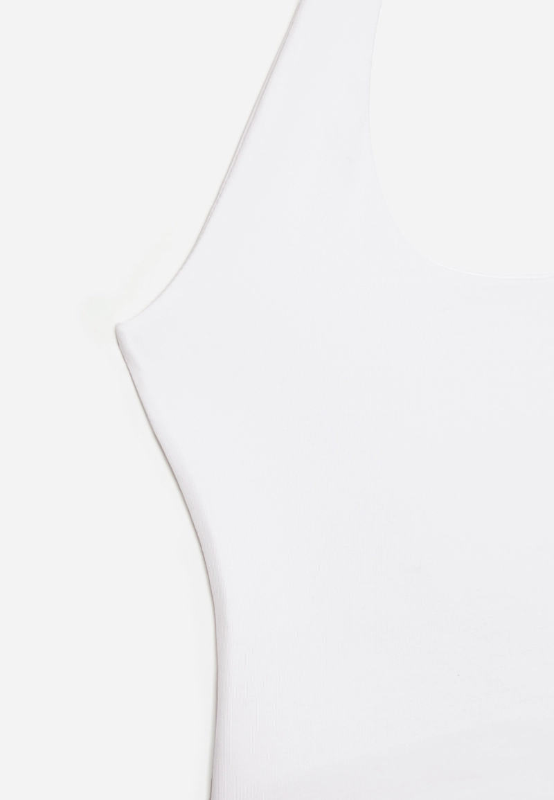 Футболка с горловиной халтер