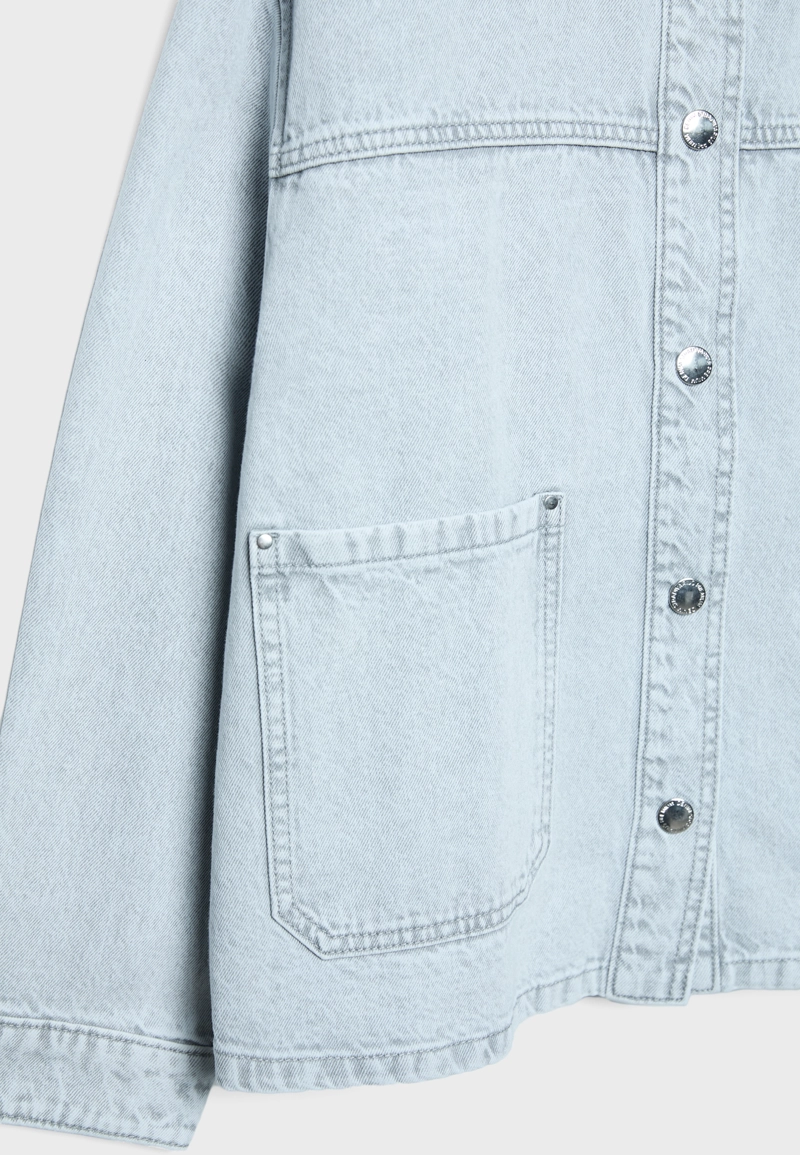 Джинсовая куртка с карманами