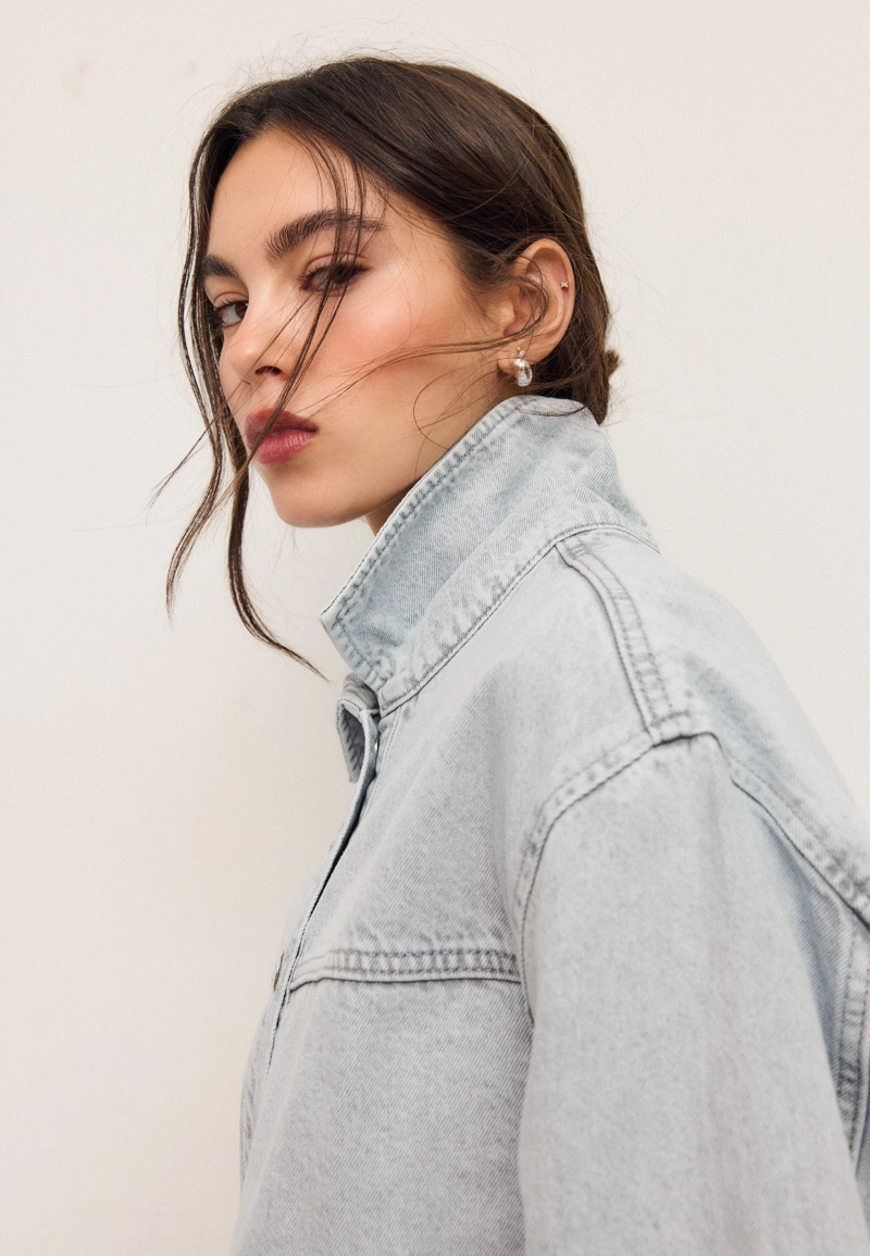 Джинсовая куртка с карманами