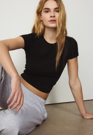 Базовая футболка зауженного кроя- Заказать в России