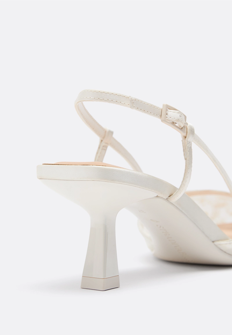 Туфли на среднем тонком каблуке из сетки со стразами