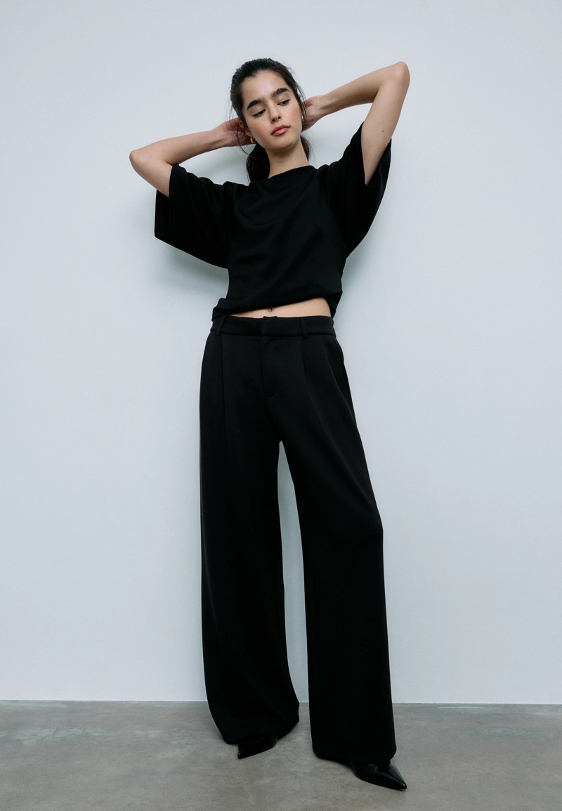 Футболка с короткими рукавами и мягкой на ощупь тканью