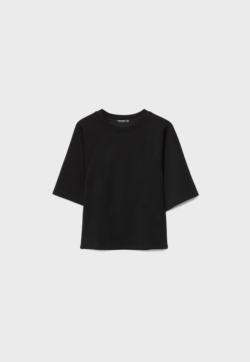 Футболка с короткими рукавами и мягкой на ощупь тканью