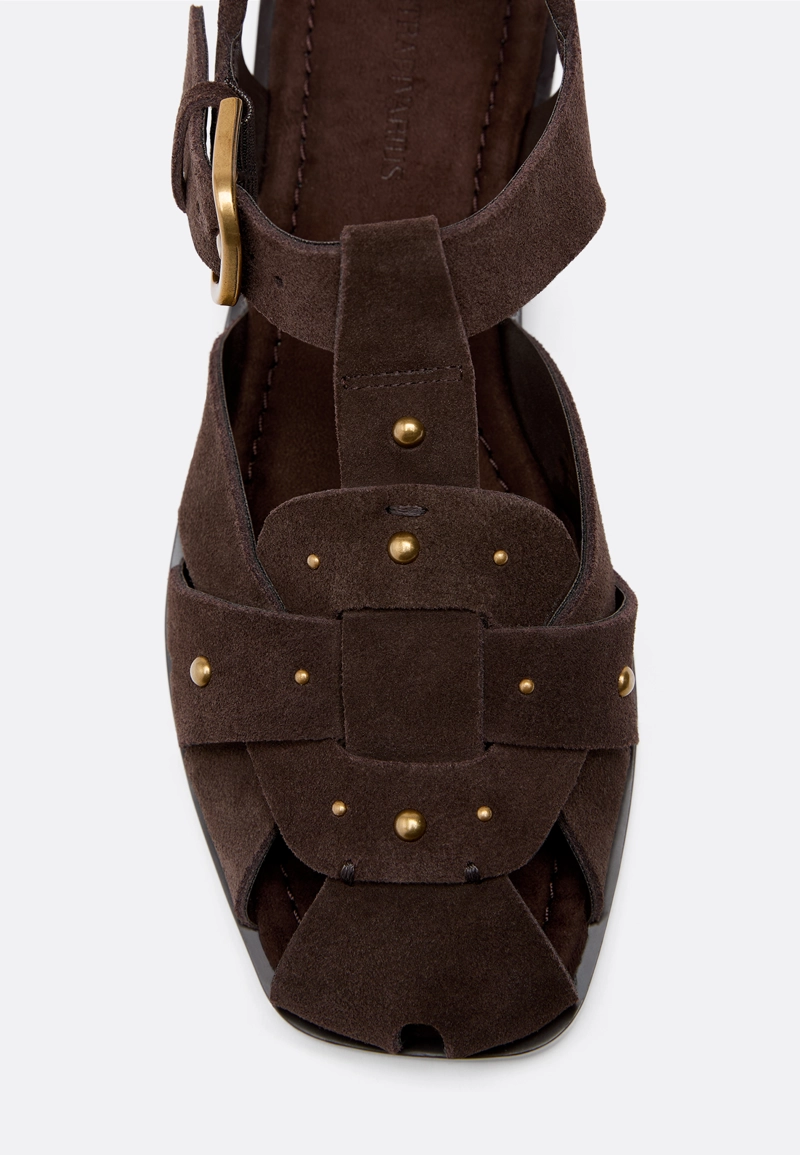 Кожаные сандалии с ремешками и пряжкой с заклепками