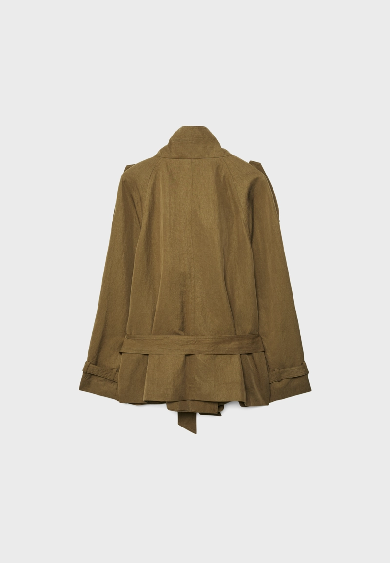 Короткий тренч с высоким воротником