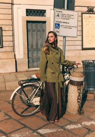 Короткий тренч с высоким воротником- Заказать в России