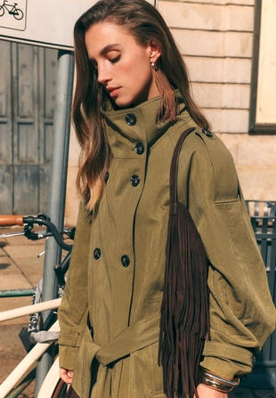 Короткий тренч с высоким воротником- Заказать в России