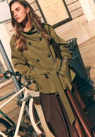 Короткий тренч с высоким воротником- Заказать в России