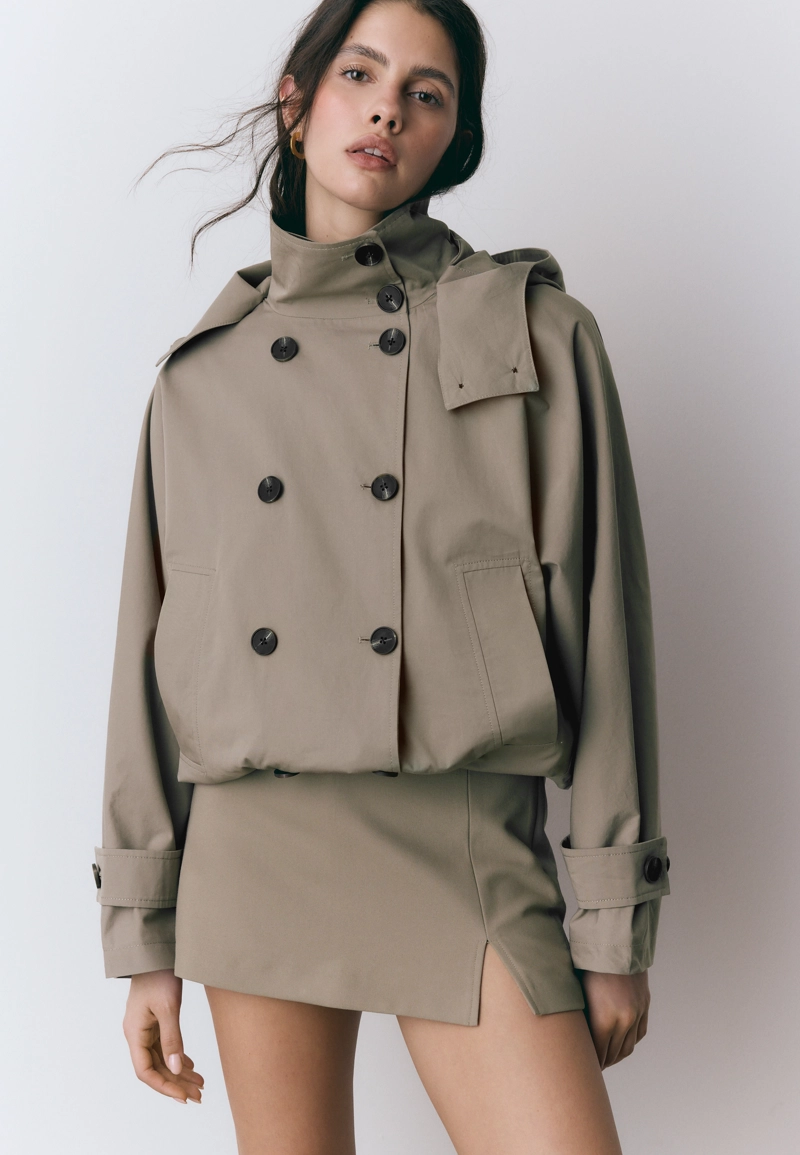 Короткий тренч со съемным капюшоном