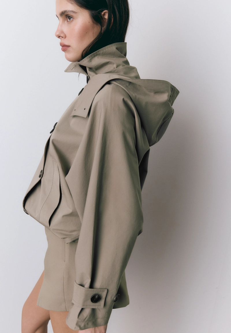 Короткий тренч со съемным капюшоном