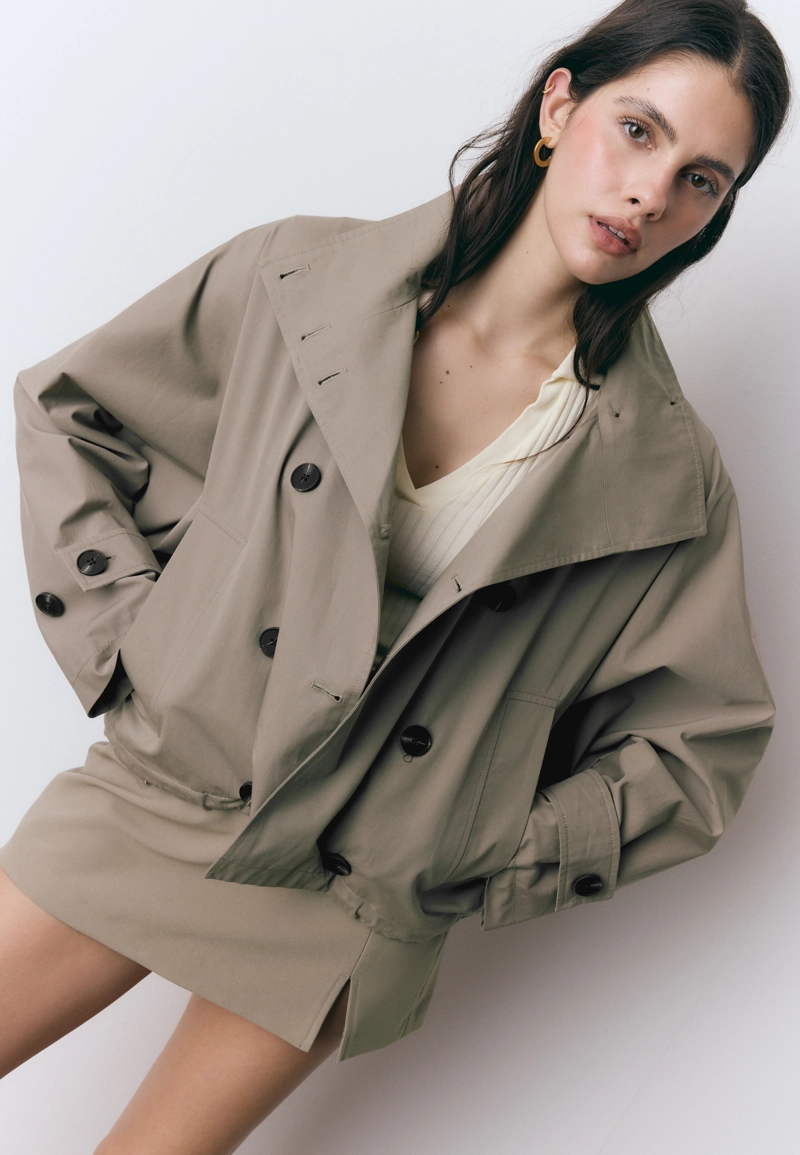 Короткий тренч со съемным капюшоном