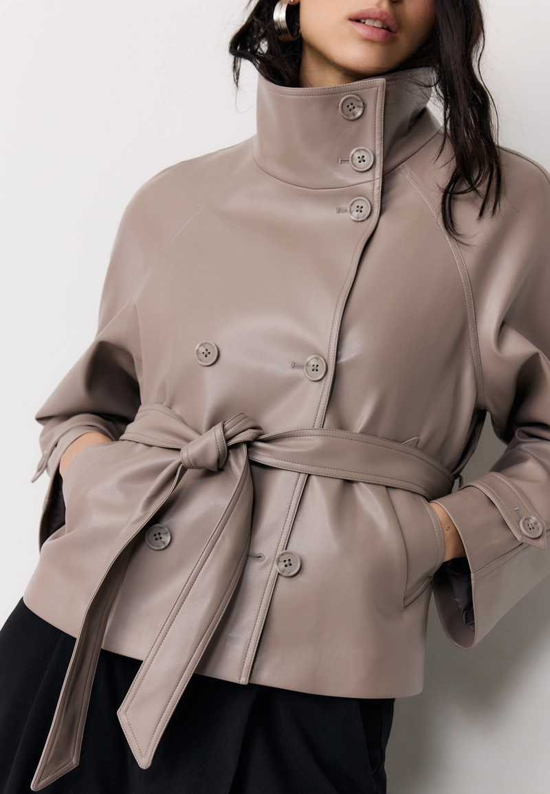 Тренч с высоким воротником из искусственной кожи