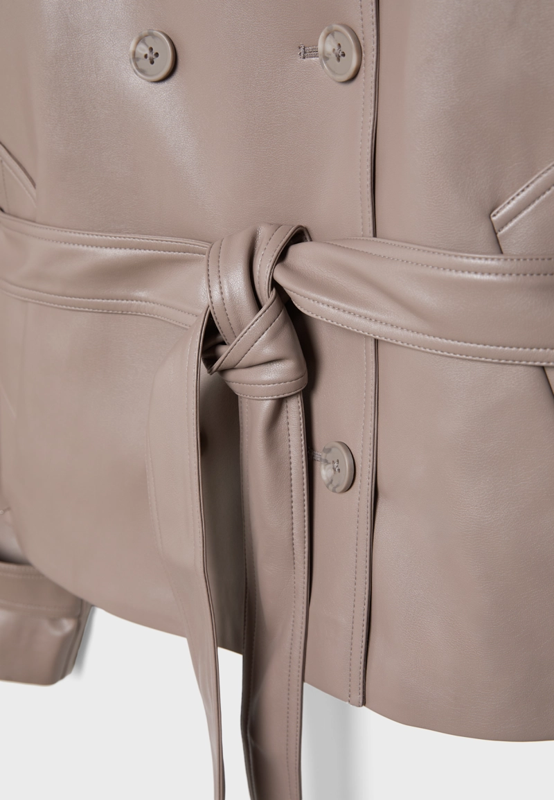 Тренч с высоким воротником из искусственной кожи