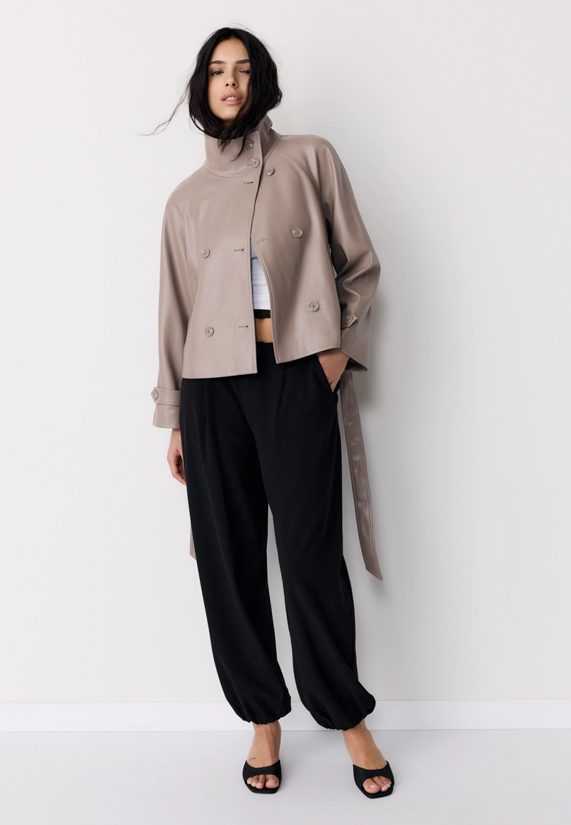 Тренч с высоким воротником из искусственной кожи