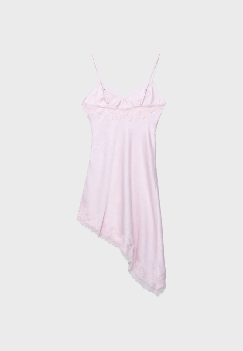 Короткое асимметричное платье с глянцевым блеском