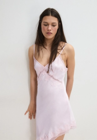 Короткое асимметричное платье с глянцевым блеском- Заказать в России