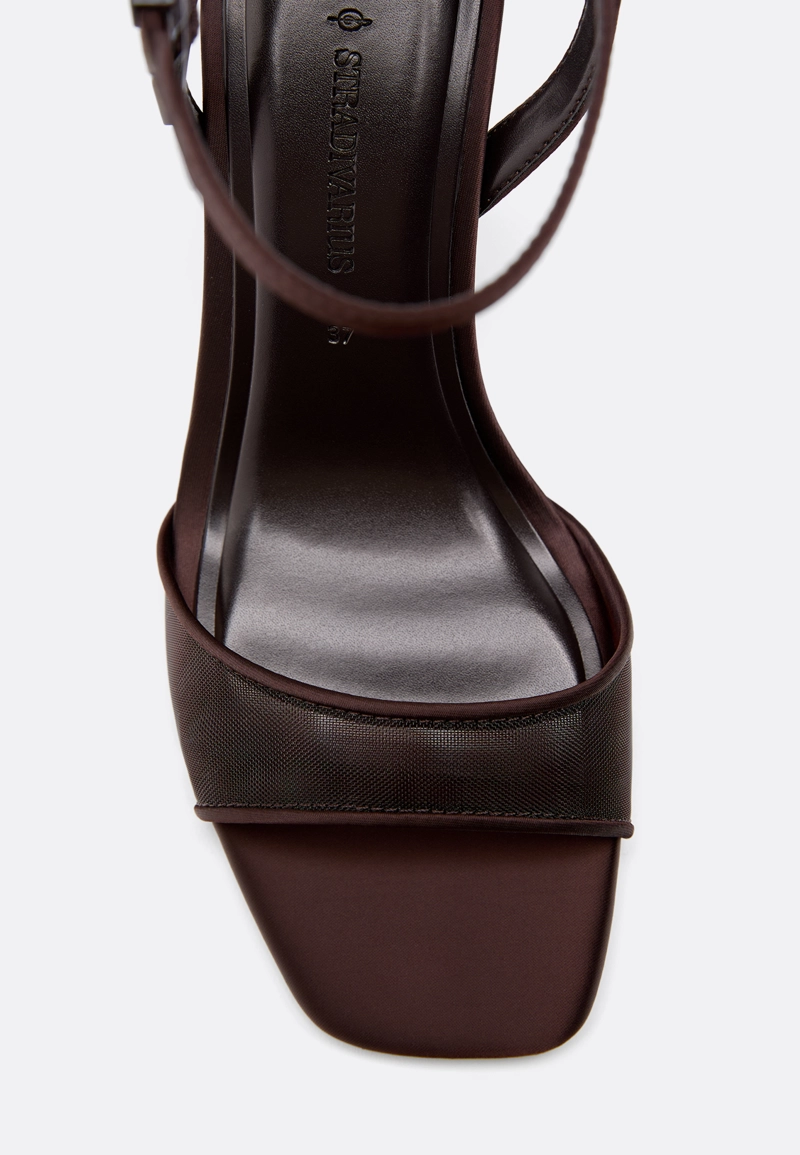 Босоножки на шпильке с сеткой