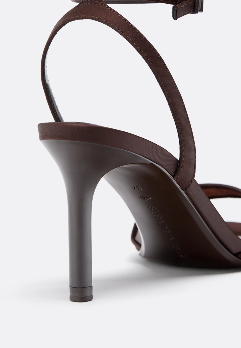 Босоножки на шпильке с сеткой