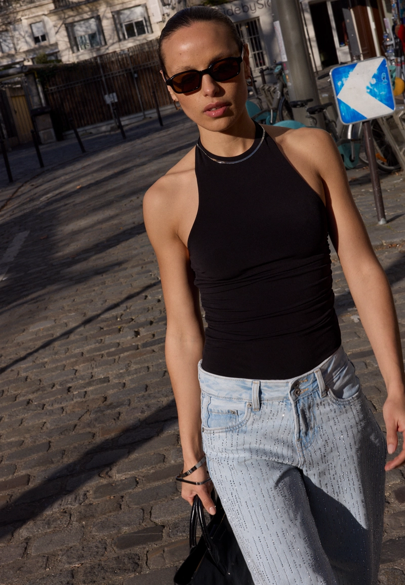 Боди с горловиной халтер