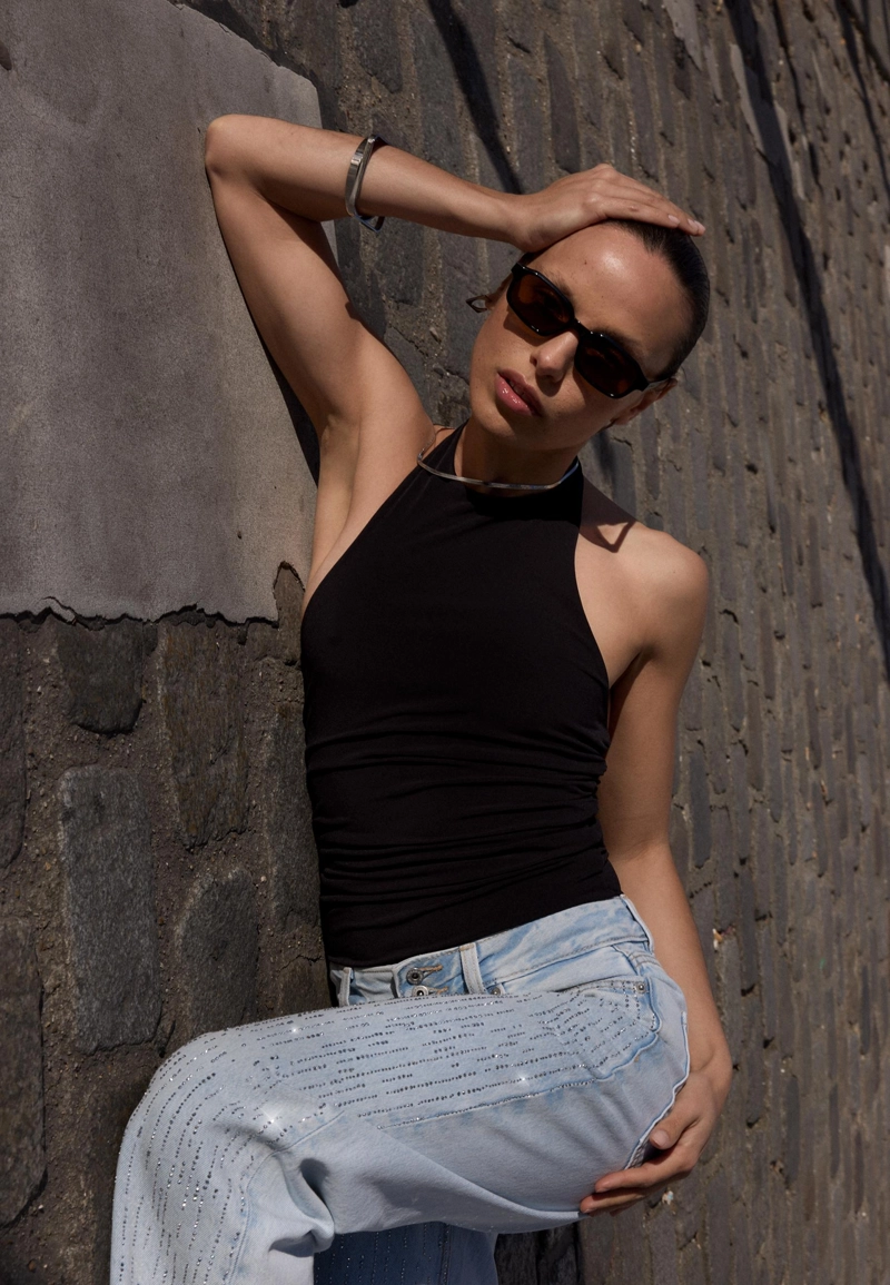 Боди с горловиной халтер