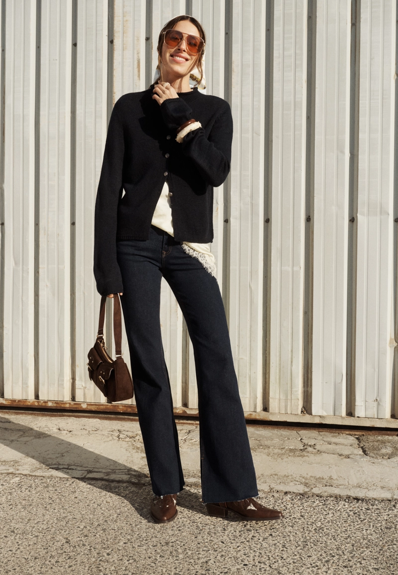 Джинсы клеш с разрезом D74