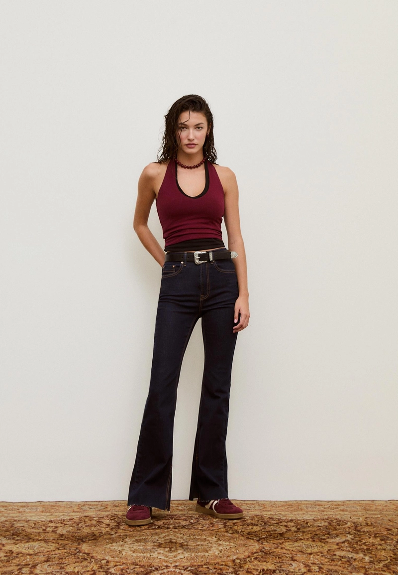 Джинсы клеш с разрезом D74