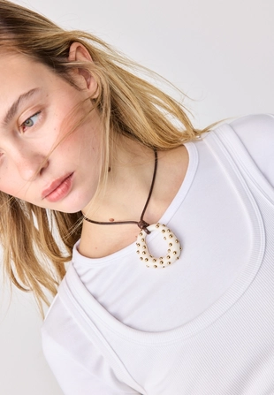 Колье на шнурке с подвеской- Заказать в России