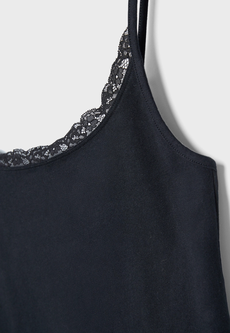 Топ на бретелях с кружевом